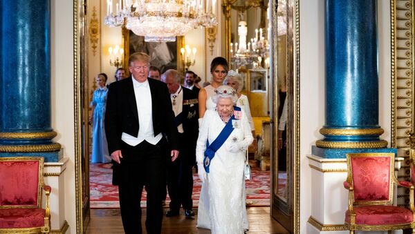 Президент США Дональд Трамп и британская королева Елизавета на государственном банкете в Букингемском дворце в Лондоне - Sputnik Грузия