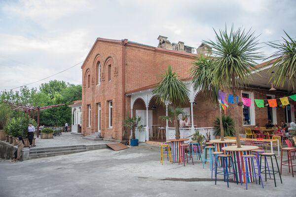 Новая жизнь Винного завода №1: как в Тбилиси историю превратили в моду - Sputnik Грузия