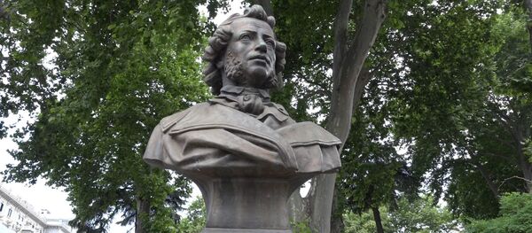 На холмах Грузии... - поэзия гениального Пушкина жива в Тбилиси На холмах Грузии... - поэзия гениального Пушкина жива в Тбилиси - Sputnik Грузия