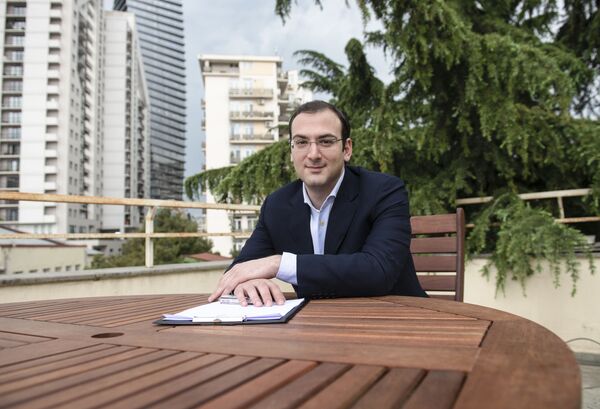 ვინ ხართ თქვენ, ანზორ ბიწაძე?  ბურჯანაძის ვაჟი პოლიტიკასა და პირად ცხოვრებაზე  ვინ ხართ თქვენ, ანზორ ბიწაძე?  ბურჯანაძის ვაჟი პოლიტიკასა და პირად ცხოვრებაზე - Sputnik საქართველო