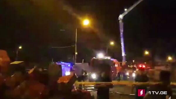 Как тушили крупный пожар на рынке Лило в пригороде столицы Грузии - видео - Sputnik Грузия