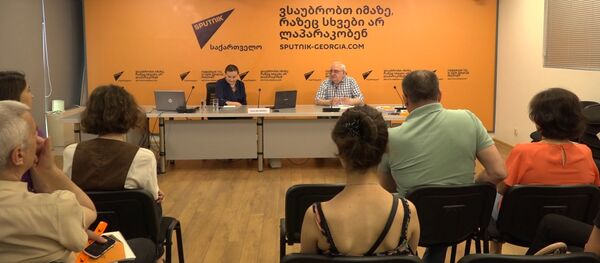 Замред RT Анна Белкина рассказала грузинским журналистам, как отличить фейк от правды Замред RT Анна Белкина рассказала грузинским журналистам, как отличить фейк от правды - Sputnik Грузия