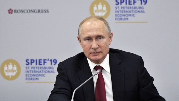 Президент РФ В. Путин на Петербургском международном экономическом форуме. День второй - Sputnik Грузия