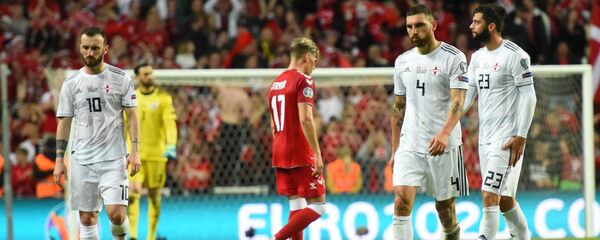 Сборная Грузии после матча с командой Дании - Sputnik Грузия