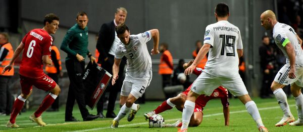 Сборная Грузии по футболу во время матча с командой Дании - Sputnik Грузия