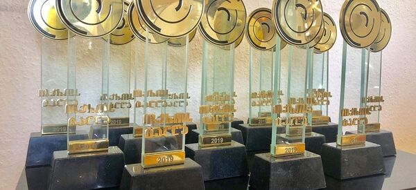 Статуэтки премии Золотая волна - Sputnik Грузия