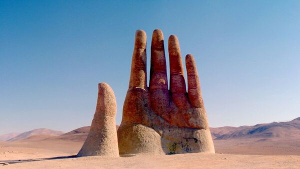 Рука пустыни, скульптура в пустыне Атакама - Sputnik Грузия