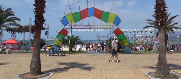 ბათუმმა ტურისტების მიღება დაიწყო - სეზონის გახსნის ცერემონიის კადრები - Sputnik საქართველო