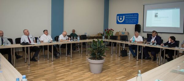 Встреча представителей общественности с российским и американским политологами Сергеем Маркедоновым и Джеффри Манкоффом - Sputnik Грузия