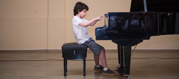 Девятилетний пианист и композитор Цотнэ Зедгинидзе Девятилетний пианист и композитор Цотнэ Зедгинидзе - Sputnik Грузия