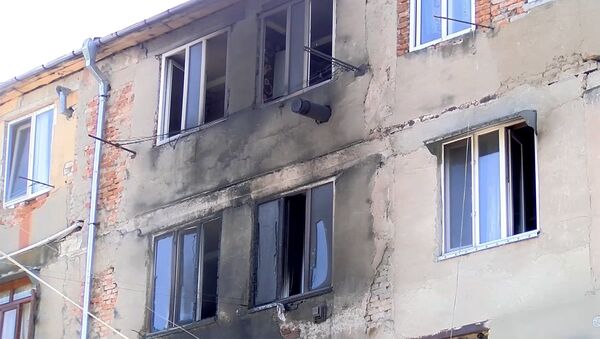 Как выглядит дом в Кутаиси после взрыва и пожара - видео с места трагедии - Sputnik Грузия