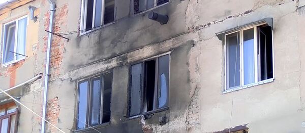 Как выглядит дом в Кутаиси после взрыва и пожара - видео с места трагедии - Sputnik Грузия