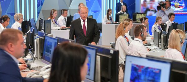 Прямая линия с президентом РФ Владимиром Путиным - Sputnik Грузия