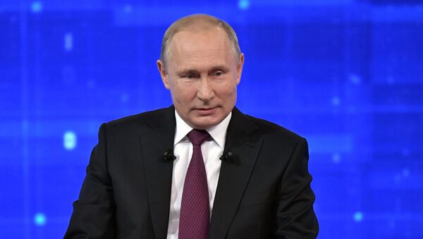Прямая линия с президентом РФ Владимиром Путиным - Sputnik Грузия