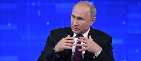 Прямая линия с президентом РФ Владимиром Путиным - Sputnik Грузия