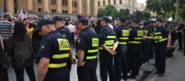 პოლიციელები პარლამენტთან პოლიციელები პარლამენტთან - Sputnik საქართველო