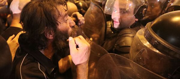 პოლიციამ თბილისში მომიტინგეების წინააღმდეგ სპეცსაშუალებები გამოიყენა - Sputnik საქართველო