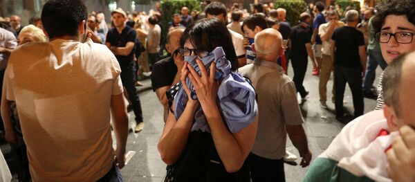 Акция протеста у парламента Грузии. Полиция применяет слезоточивый газ - Sputnik Грузия