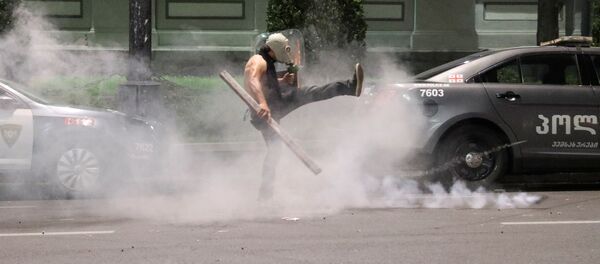 პოლიცია რუსთაველის გამზირზე კონტროლის აღდგენას ცდილობს - Sputnik საქართველო