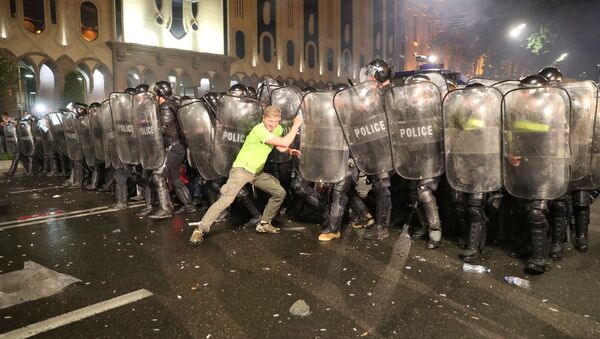 Акция протеста на проспекте Руставели. Спецназ разгоняет митингующих - Sputnik Грузия