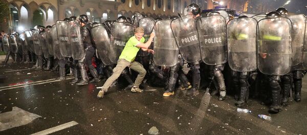 Акция протеста на проспекте Руставели. Спецназ разгоняет митингующих - Sputnik Грузия