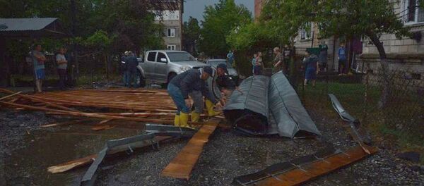 Сильный ветер создал проблемы в Зугдиди - Sputnik Грузия