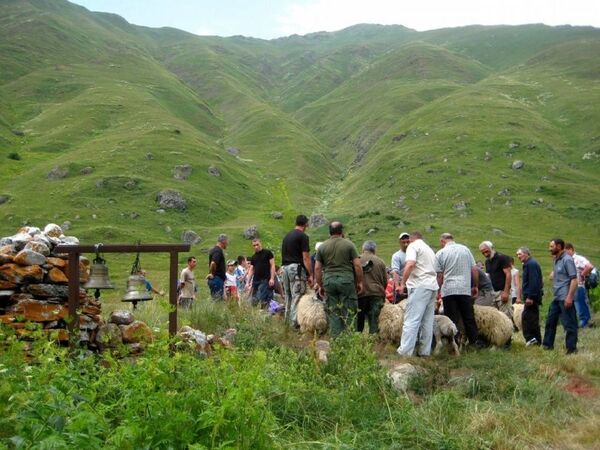 საქართველოს საზღვრის სადარაჯოზე მყოფი ხევსური და ბიძის ცნობილი ლექსი სამშობლოზე საქართველოს საზღვრის სადარაჯოზე მყოფი ხევსური და ბიძის ცნობილი ლექსი სამშობლოზე - Sputnik საქართველო