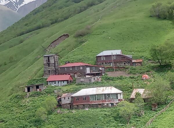 საქართველოს საზღვრის სადარაჯოზე მყოფი ხევსური და ბიძის ცნობილი ლექსი სამშობლოზე საქართველოს საზღვრის სადარაჯოზე მყოფი ხევსური და ბიძის ცნობილი ლექსი სამშობლოზე - Sputnik საქართველო