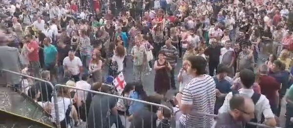 პარლამენტის შენობასთან საპროტესტო აქცია განახლდა - ვიდეო პარლამენტის შენობასთან საპროტესტო აქცია განახლდა - ვიდეო - Sputnik საქართველო