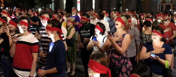 მომიტინგეებმა ჰიმნი იმღერეს და ისმოდა შეძახილები საქართველოს გაუმარჯოს! - ვიდეო მომიტინგეებმა ჰიმნი იმღერეს და ისმოდა შეძახილები საქართველოს გაუმარჯოს! - ვიდეო - Sputnik საქართველო