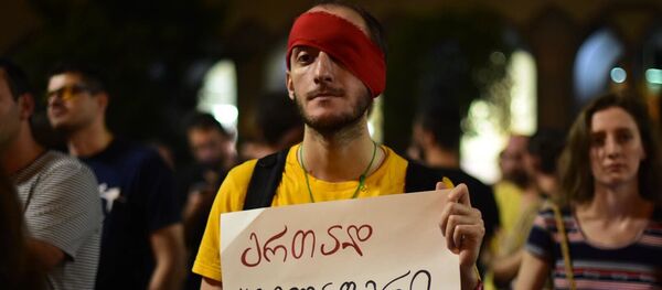 Ночь красных повязок - акция протеста у парламента - Sputnik Грузия