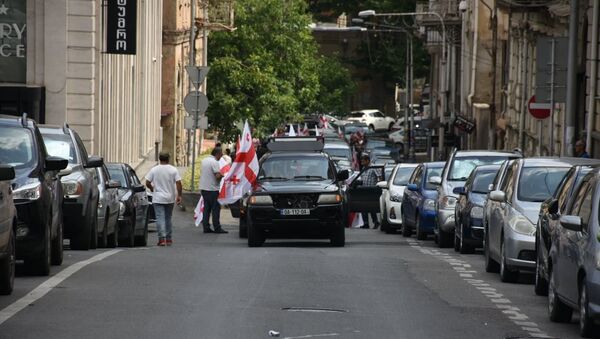 Протестующие устроили автопробег у правительственной администрации Грузии - Sputnik Грузия