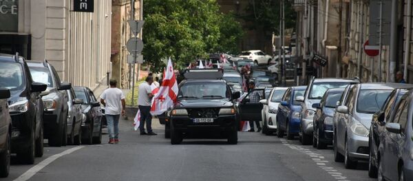 Протестующие устроили автопробег у правительственной администрации Грузии - Sputnik Грузия