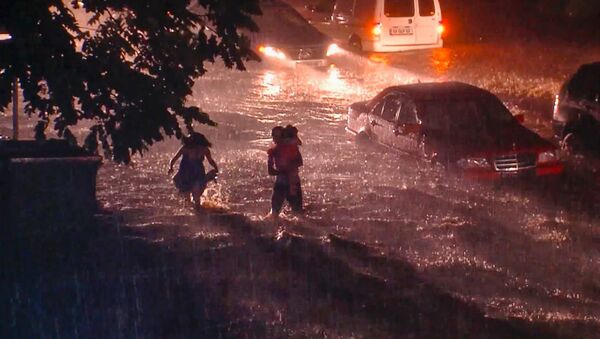 Затопленные улицы в Батуми и Махинджаури - видео последствий наводнения - Sputnik Грузия