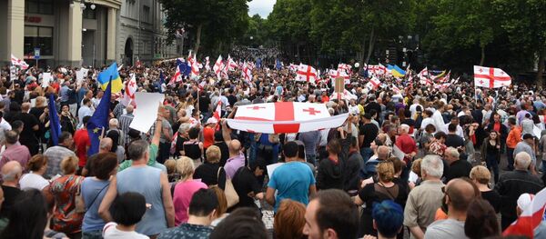 Шествие протестующих с требованием отставки Георгия Гахария - Sputnik Грузия