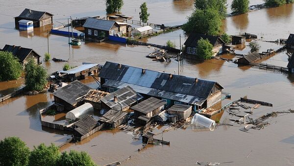 Наводнение под Иркутском: в спасательной операции задействованы вертолеты - видео - Sputnik Грузия
