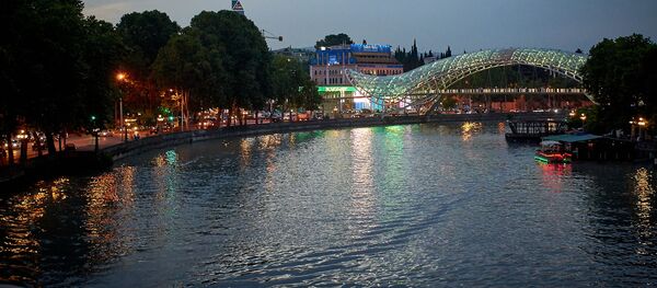 Вид на город Тбилиси - набережная реки Кура на закате - Sputnik Грузия