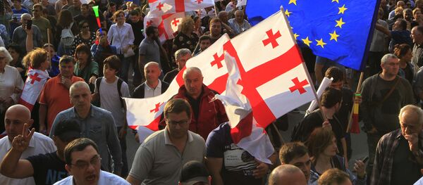 Протесты в столице Грузии. Шествие по проспекту в центре города - Sputnik Грузия