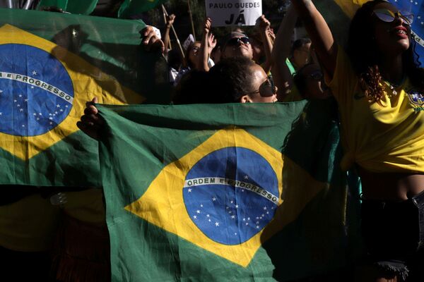 Чтобы выразить свою поддержку Серхио Моро, бразильцы вышли на акции протеста в 75 крупных городах страны - Sputnik Грузия