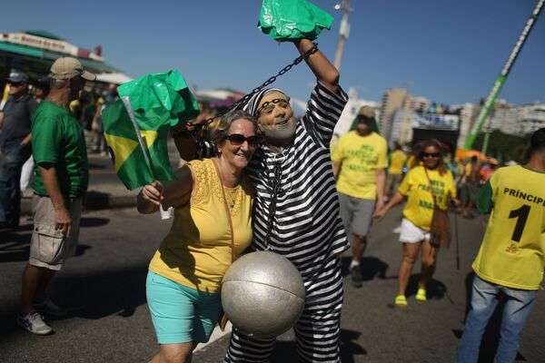Демонстрации в Бразилии затронули сразу несколько крупных городов. Это демонстрация в Рио-де-Жанейро - Sputnik Грузия