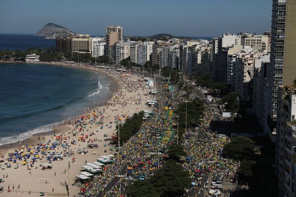 ბრაზილიაში კოპაკაბანას სანაპიროზე ათასობით მომიტინგემ მოიყარა თავი - Sputnik საქართველო