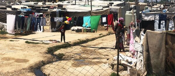 Лагерь сирийских беженцев на берегу реки Литани в Ливане - Sputnik Грузия