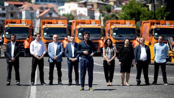 Каха Каладзе презентовал в столице Грузии новые мусороуборочные машины - Sputnik Грузия
