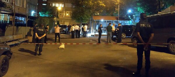 Оцепленный двор по адресу Микояна 19 (2 июля 2019). Еревaн - Sputnik Грузия