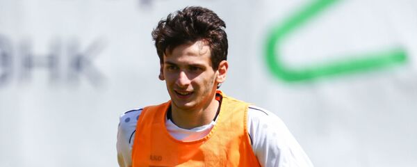 Полузащитник сборной Грузии по футболу Хвича Кварацхелия Полузащитник сборной Грузии по футболу Хвича Кварацхелия - Sputnik Грузия