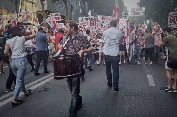 Протесты в Тбилиси продолжаются уже более семнадцати дней - Sputnik Грузия