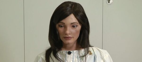 Первый в мире робот-художник Первый в мире робот-художник - Sputnik Грузия