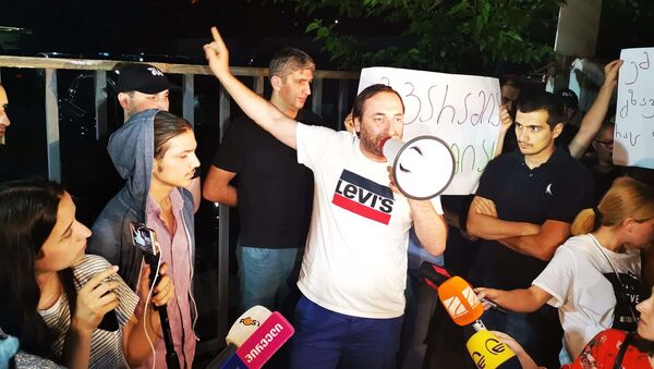 Акция протеста у здания телекомпании Rustavi2 - Sputnik Грузия