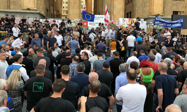 მომიტინგეები პარლამენტის წინ დაიშალნენ – რას ველოდოთ საღამოს მომიტინგეები პარლამენტის წინ დაიშალნენ – რას ველოდოთ საღამოს - Sputnik საქართველო