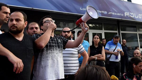 Акция протеста у здания телекомпании Рустави 2 - Sputnik Грузия